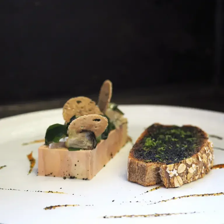 Foie gras en terrine, tartare d'huîtres, dés de citron de Marc Fontanne