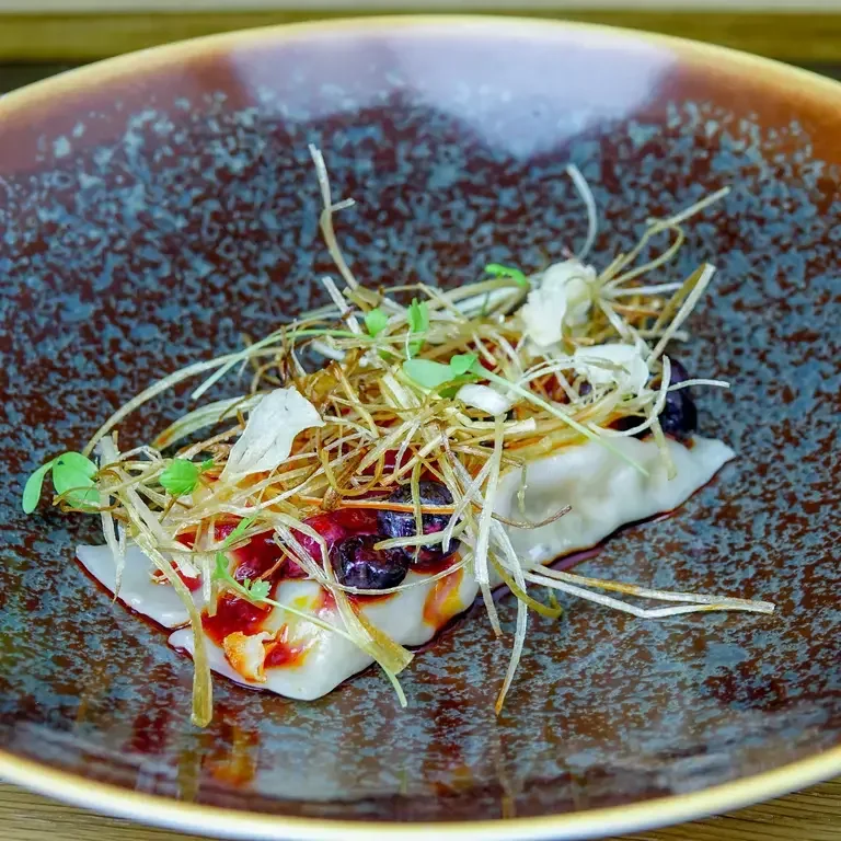Ravioles de homard, pieds de cochon et vinaigrette aux fruits rouges de Nicolas Thomas