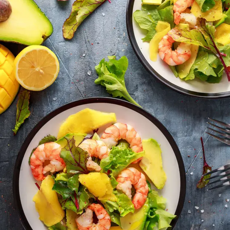 salade mangue, avocat, crevettes - Fine Dining Lovers