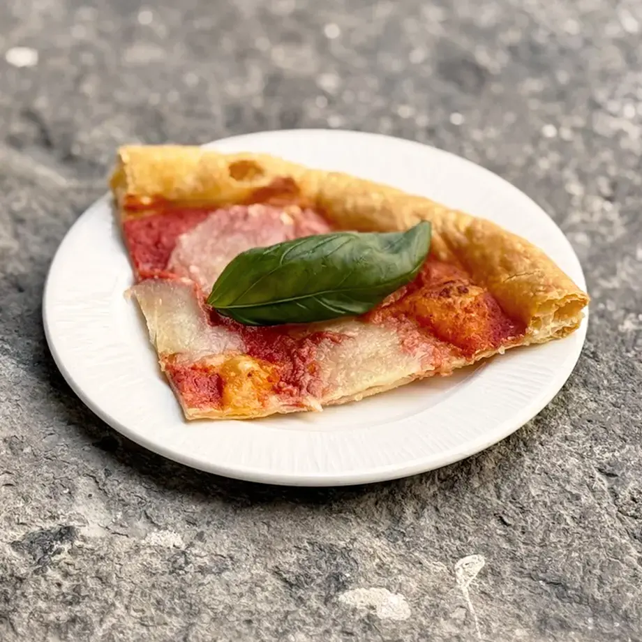 Pizza feuilletée à la tomate et au pesto
