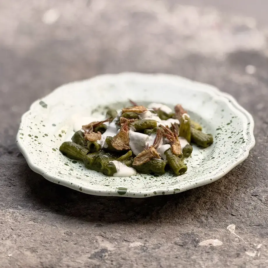 Tortiglioni à la crème de légumes, fondue et artichauts frits