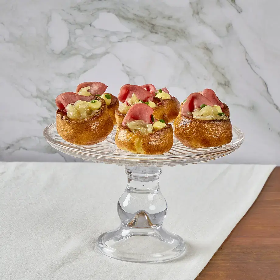 Mini Yorkshire pudding au roastbeef, oignon caramélisé, mayonnaise au citron vert et ciboulette