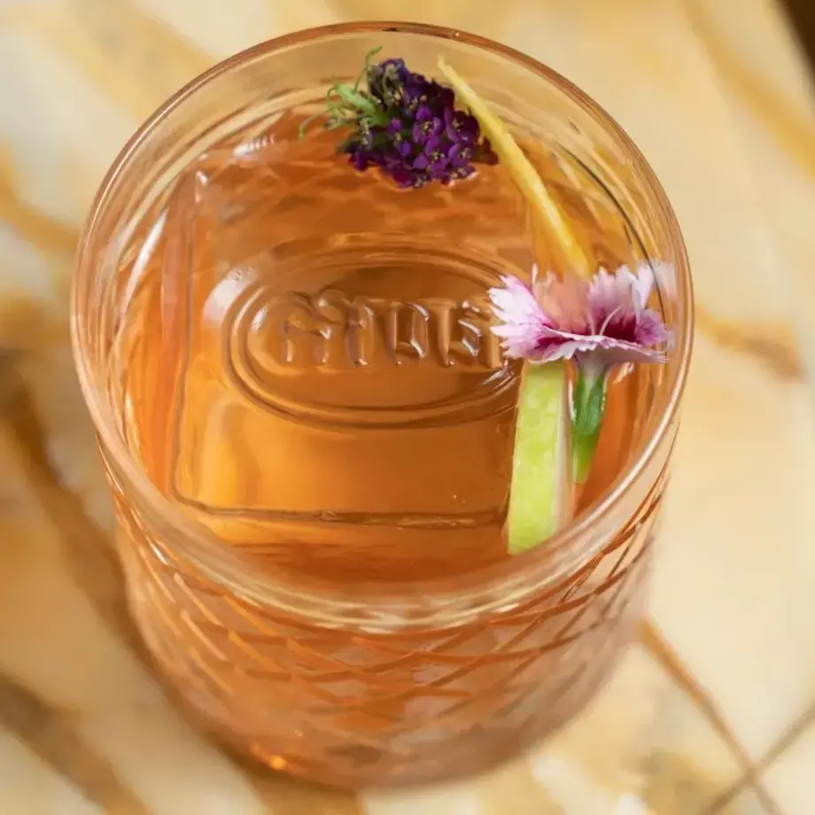 Negroni Fleur de Lys, cocktail italien. Photo : Michèle Tamasco