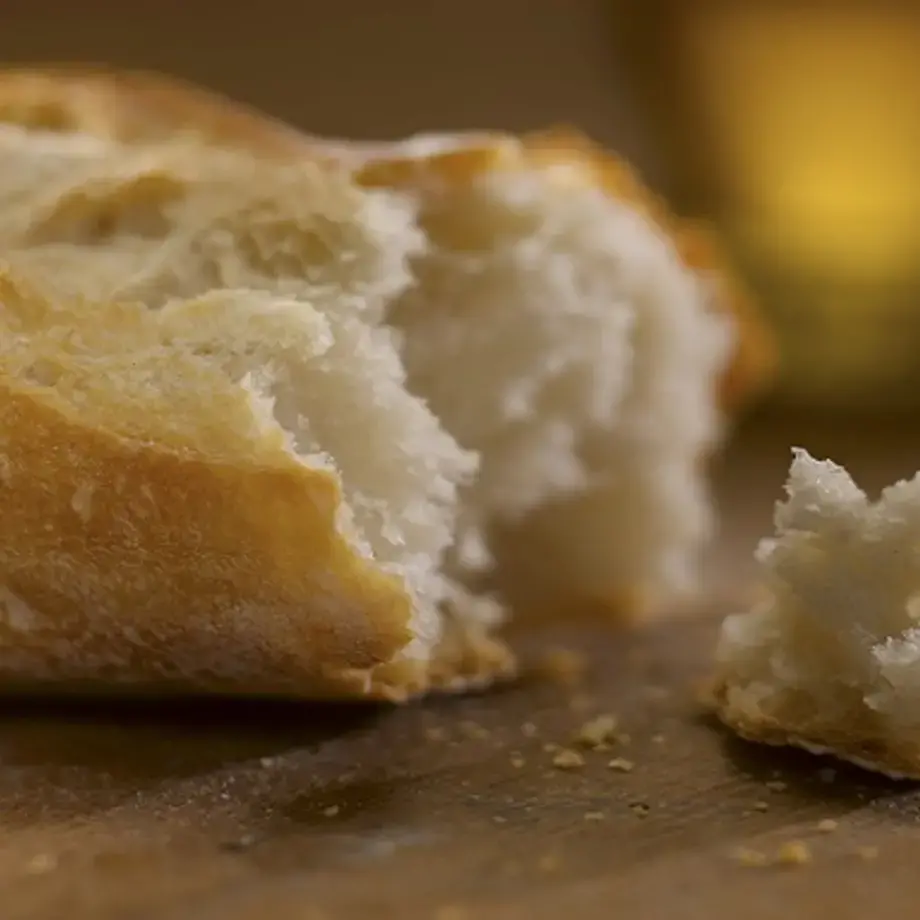 Pourquoi poser le pain à l'envers sur la table porte malheur ?