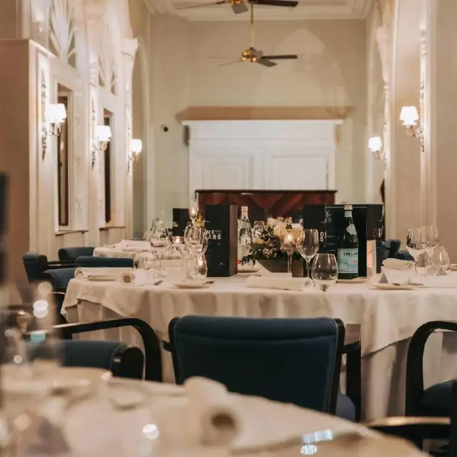 La salle de Phoenicia