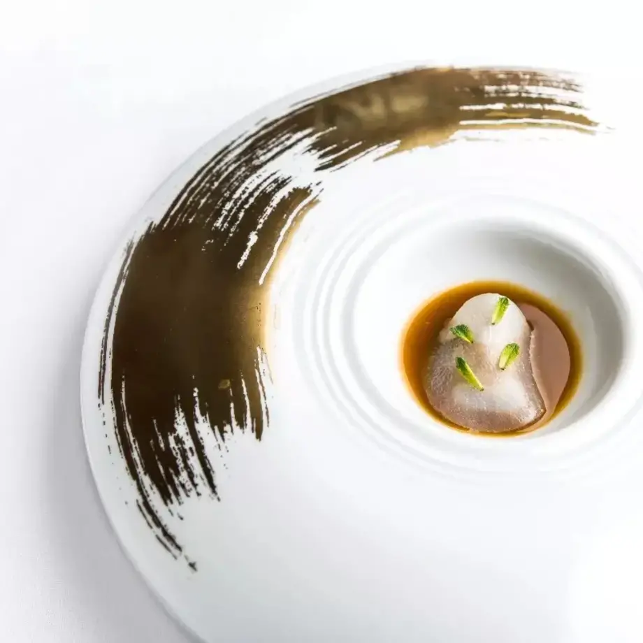 Pommes de terre aux calamars du chef Ángel León chez Aponiente.