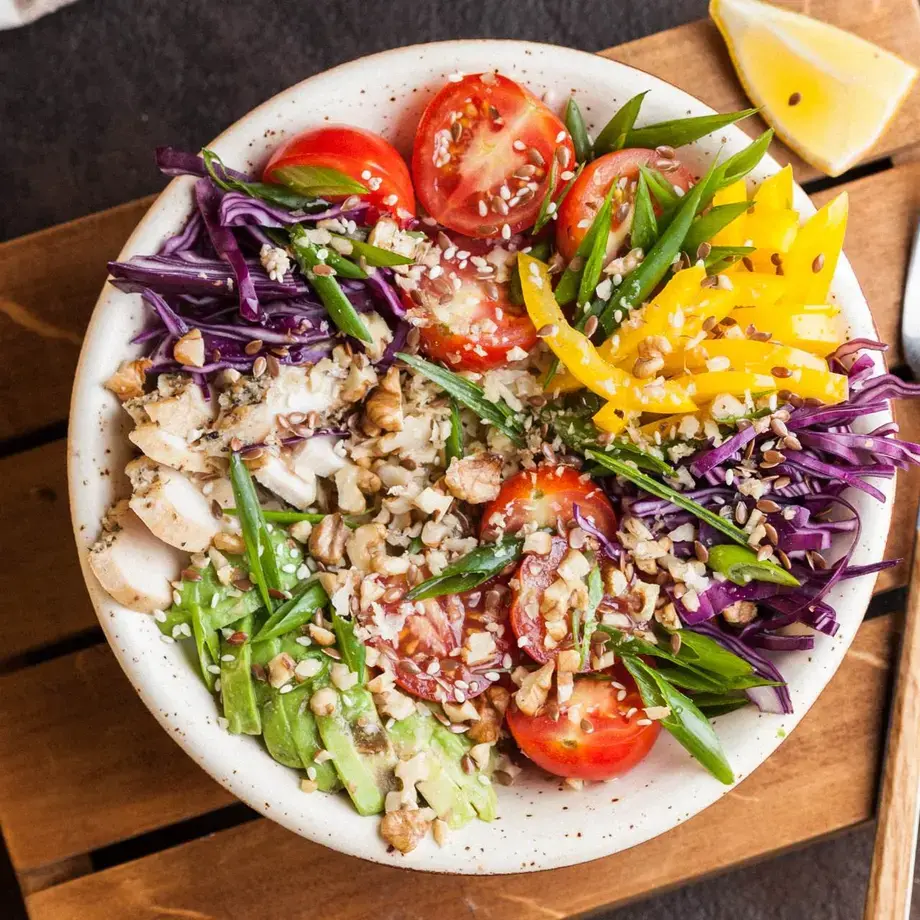 mixer les ingrédients pour une salade parfaite