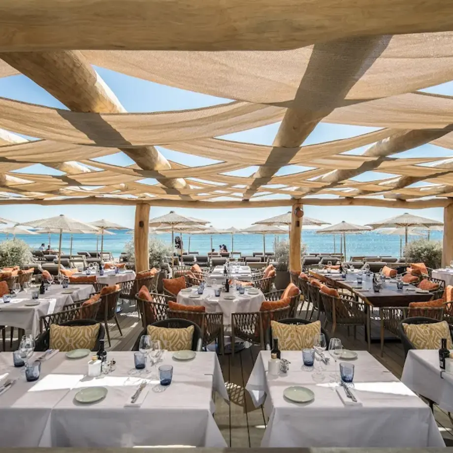 Byblos Beach, Plage élégante et Restaurant raffiné. Byblos Beach, Plage élégante et Restaurant raffiné.