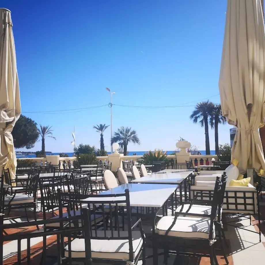 Carlton Restaurant