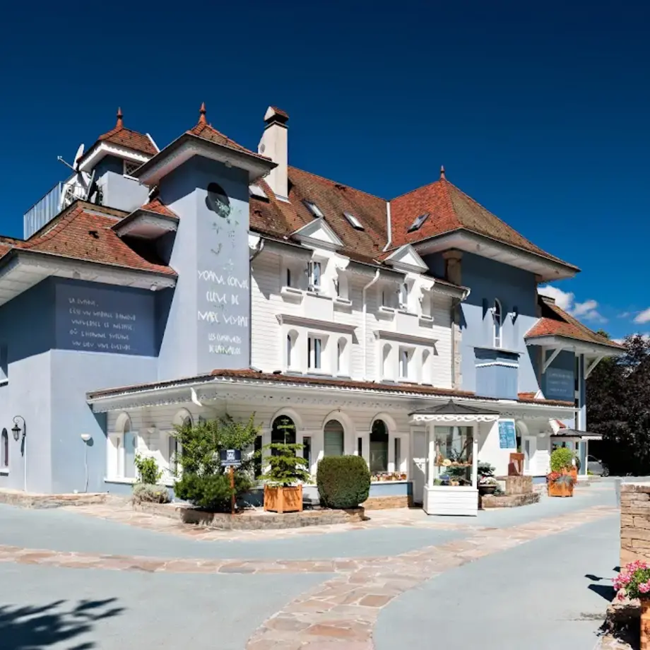 Hôtel et Restaurant La Maison Bleue