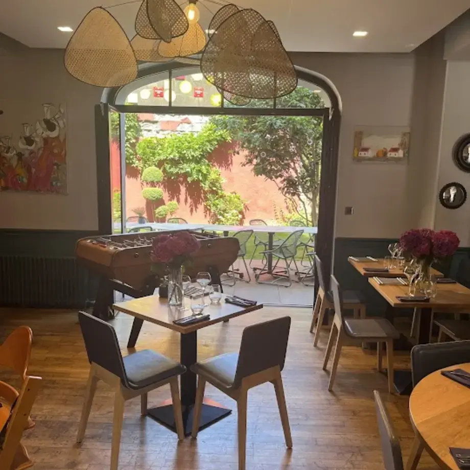 L ’Air Du Temps restaurant, cave à vin , patio urbain