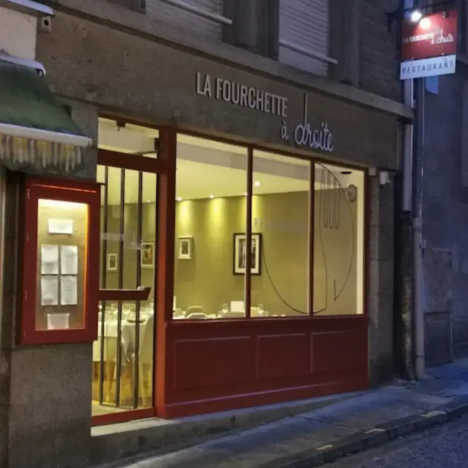 La fourchette à droite La fourchette à droite