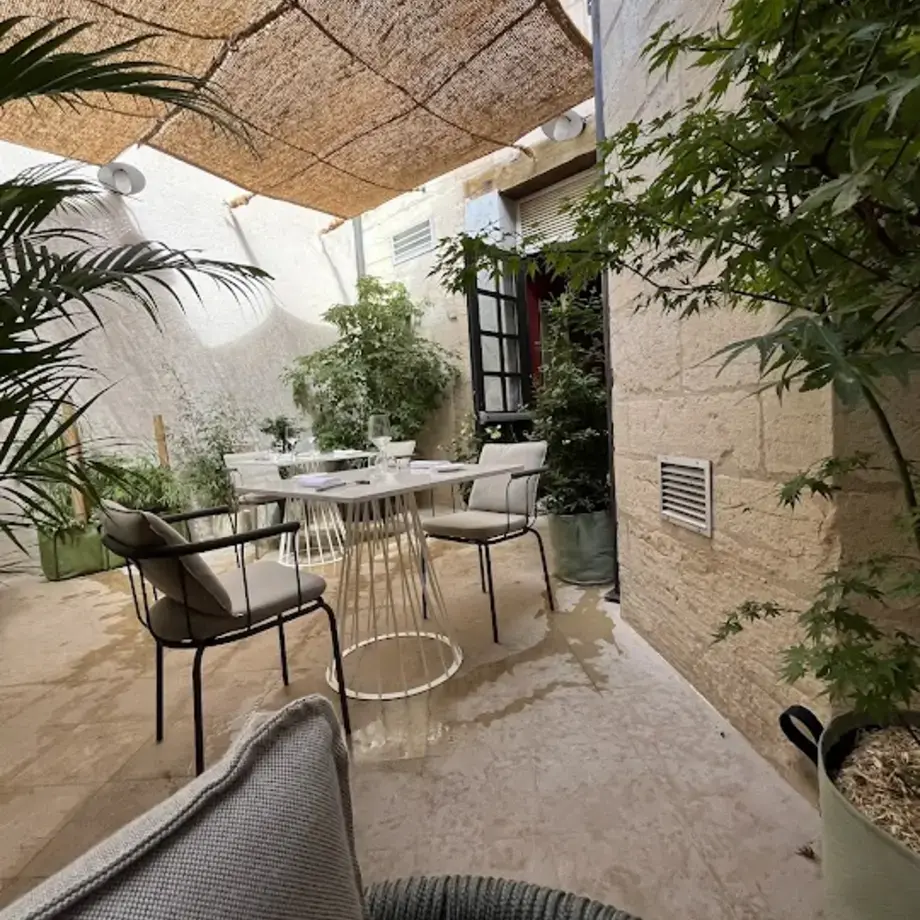La Maison des Cariatides La Maison des Cariatides