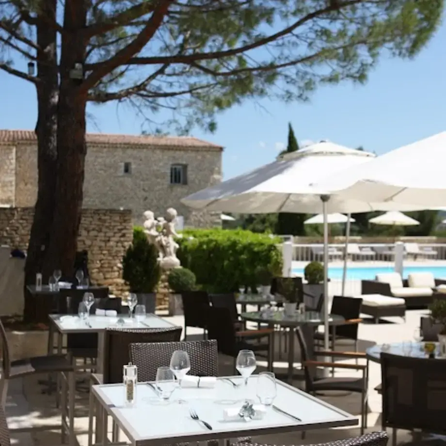 Le Café de la Fontaine Le Café de la Fontaine