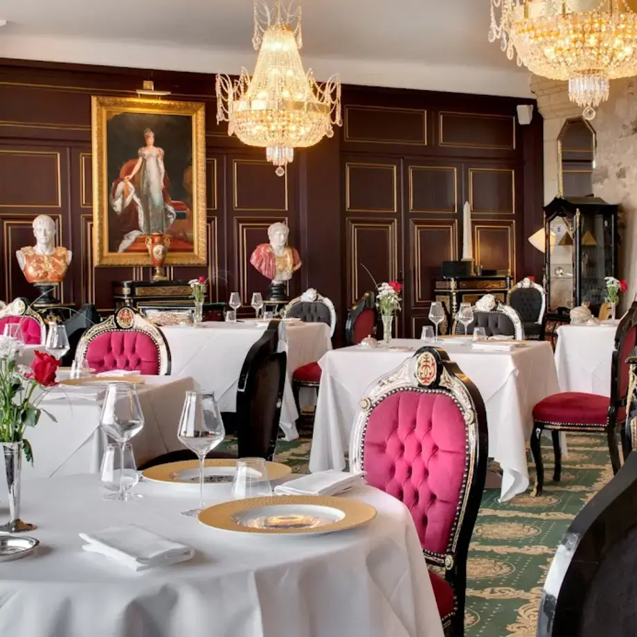 Le Castellane Restaurant - Younan Collection