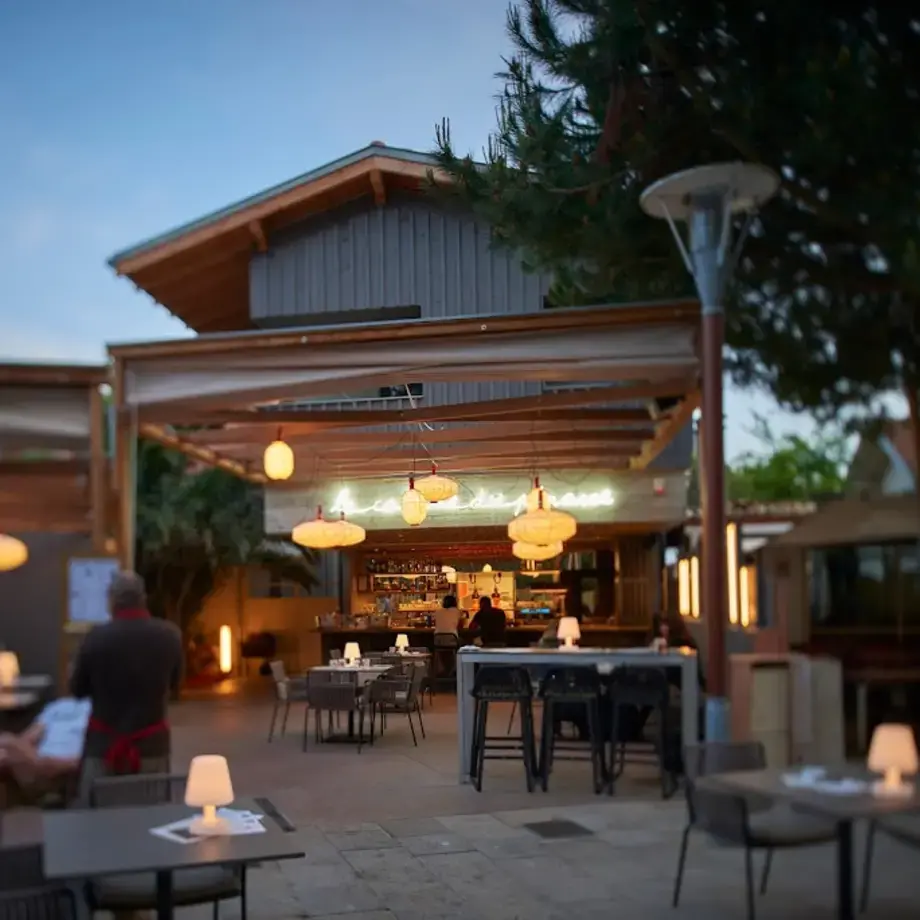 Le Pinasse Café Le Pinasse Café