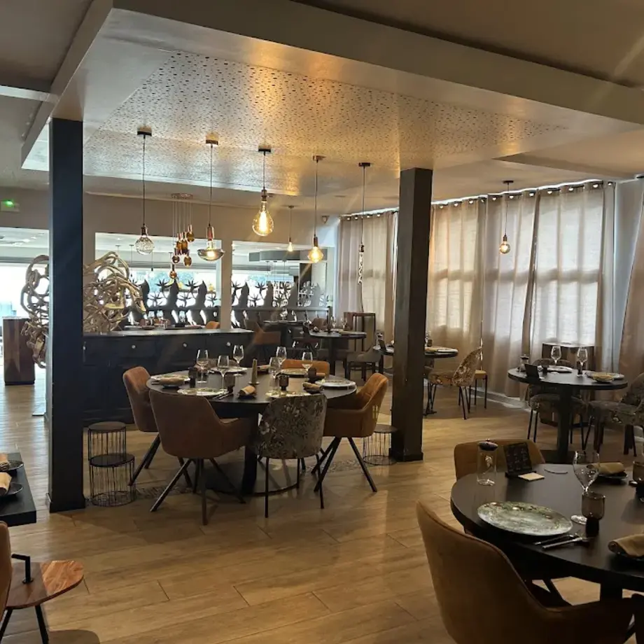 Restaurant Le 7367 (sens)