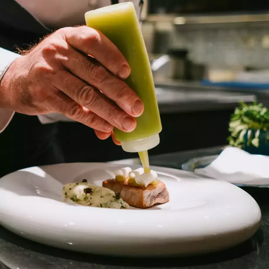 Le cabillaud cuit nacré, glacé au beurre de câpres- Recette Marc Fontanne