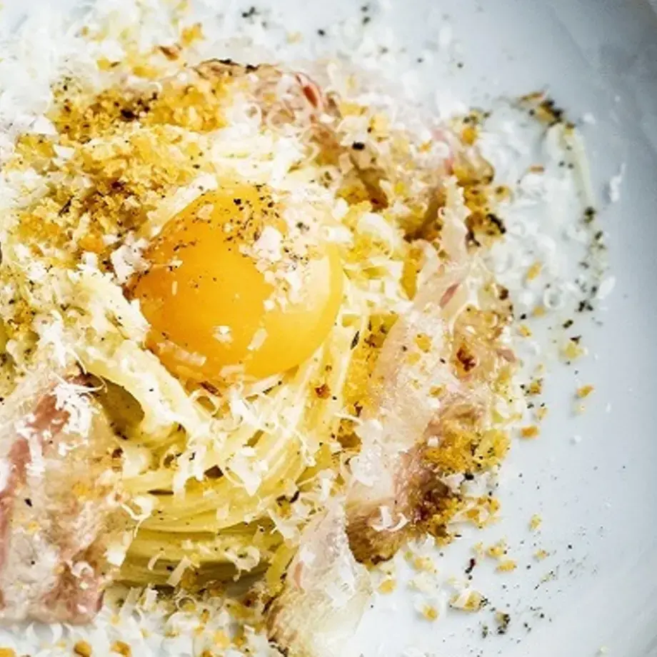 Denny Imbroisi : la recette des pâtes Carbonara