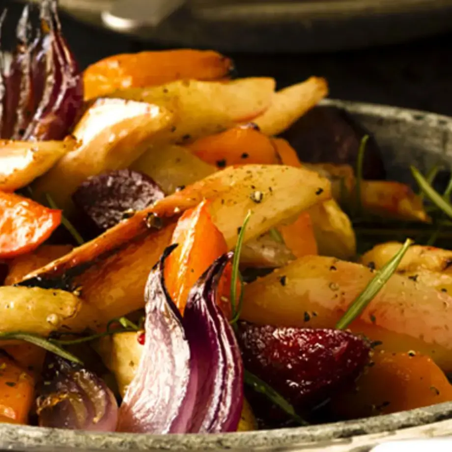 Légumes au four rôtis au romarin