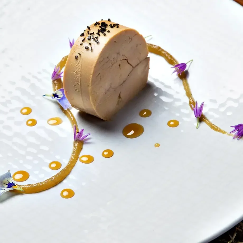 Fanny Rey : sa recette du foie gras fumé au foin