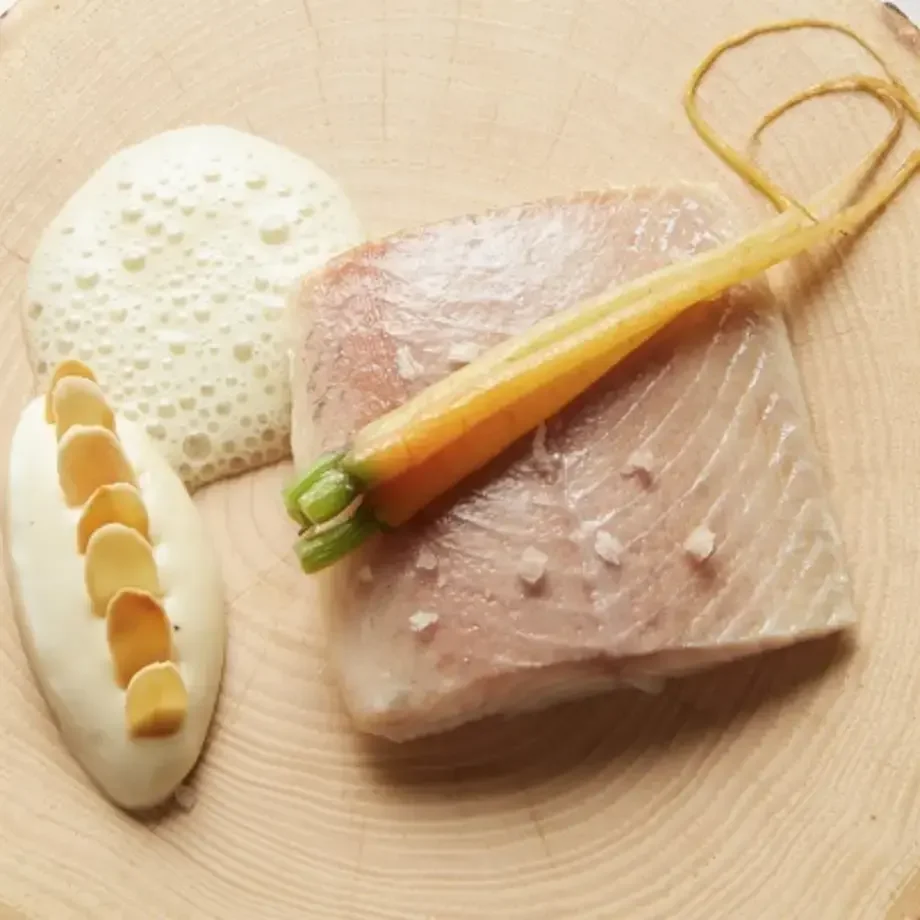 L'omble chevalier de nos montagnes, cuit à la cire d'abeille Vinaigrette tiède au miel et huile de sapin d'Olivier Nasti