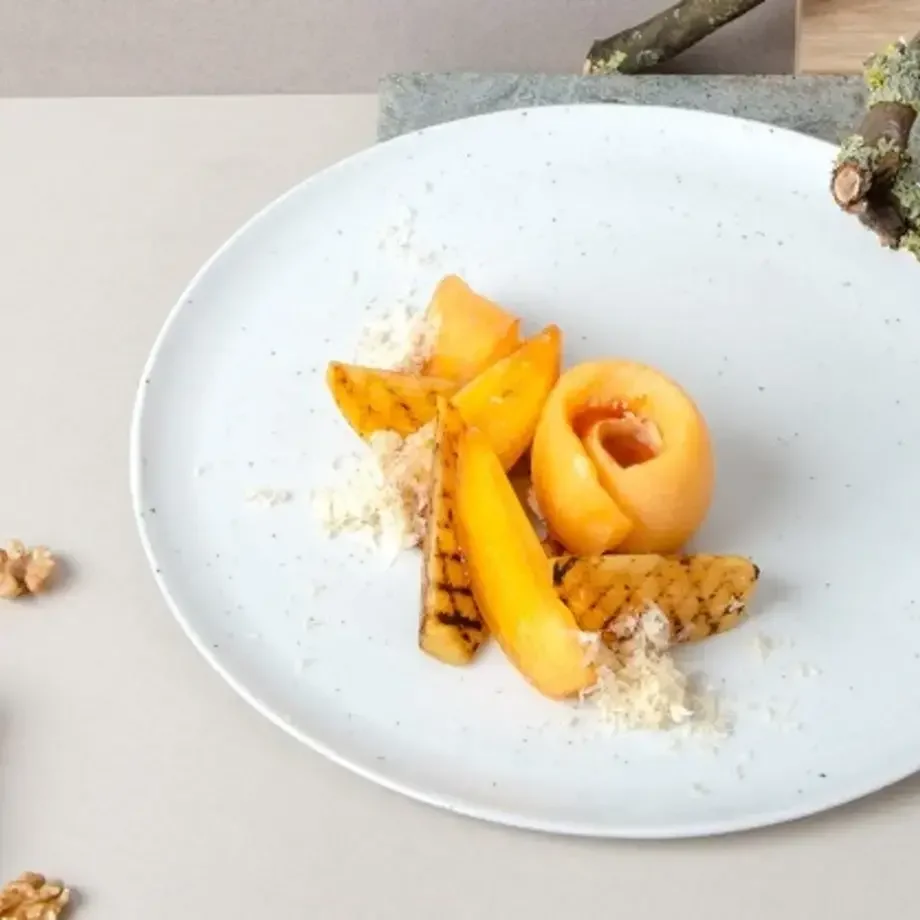 Kakis au naturel et glacés, noix fraîches, vin de cynorrhodon de Jessica Préalpato