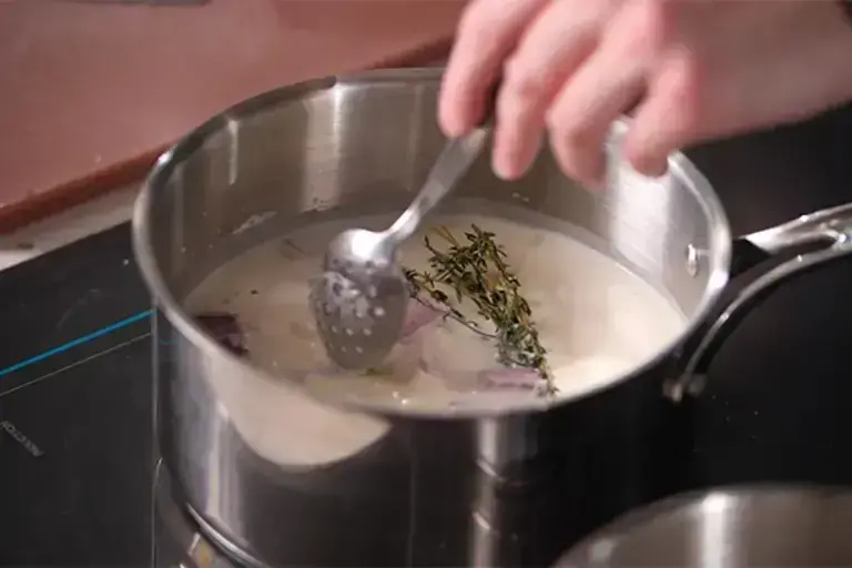 Mettre tous les ingrédients dans une casserole