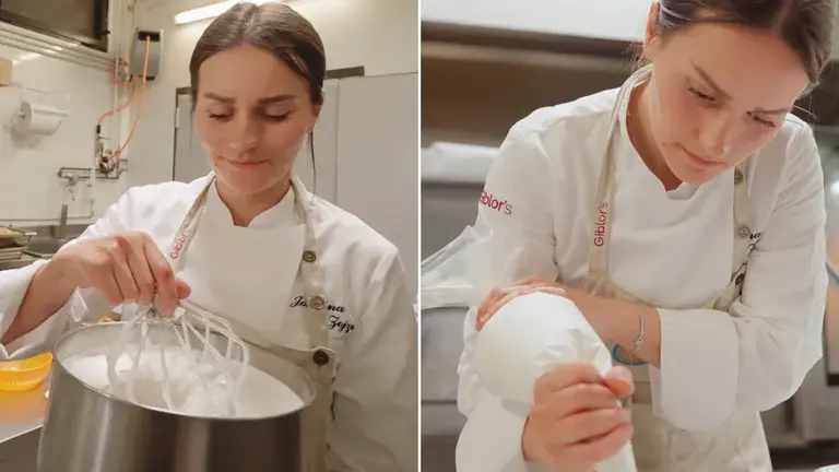 La cheffe après avoir monté les blancs pour la meringue