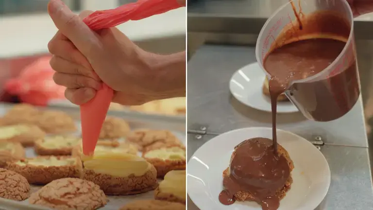 Garniture de pâtisseries à la poche à douille et glaçage au chocolat lors d’un service de pâtisserie