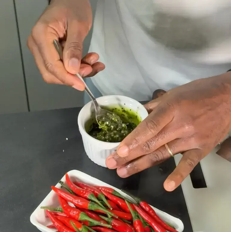 Préparation de la sauce vierge