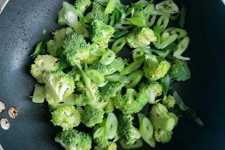 Riz frit aux brocolis