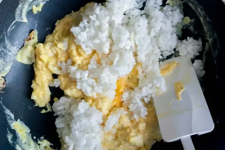 Riz frit aux brocolis
