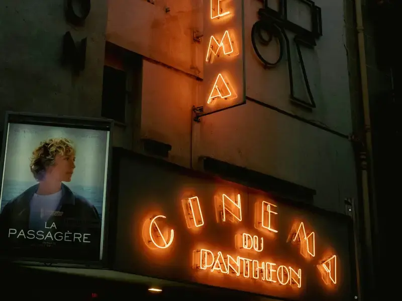 Cinémas parisiens avec restaurants et bar