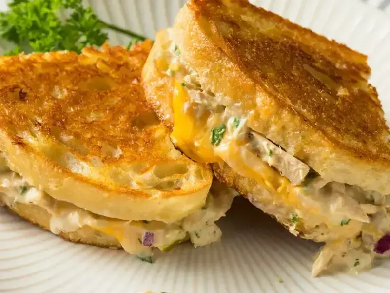 Le Tuna Melt de Heated Rivalry