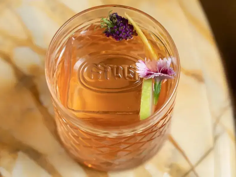 Negroni Fleur de Lys, cocktail italien. Photo : Michèle Tamasco