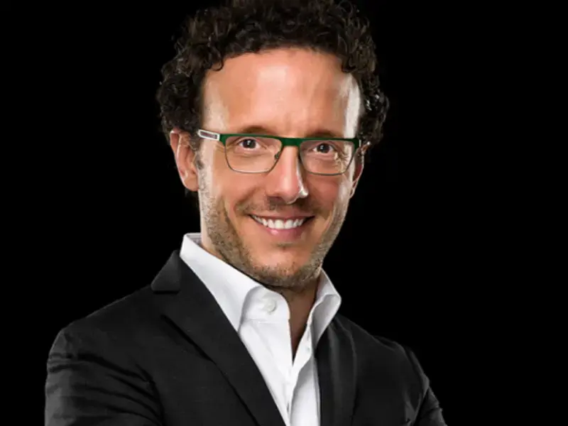 Simone Zazoni prend la tête des cuisines du George à Paris