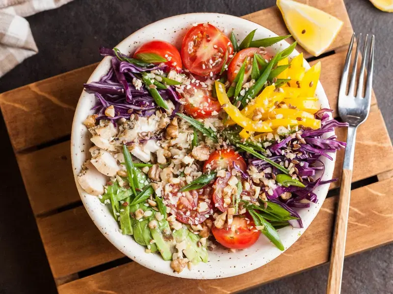 mixer les ingrédients pour une salade parfaite