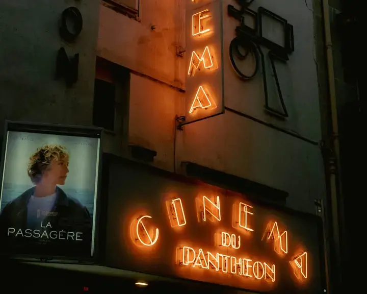 Cinémas parisiens avec restaurants et bar