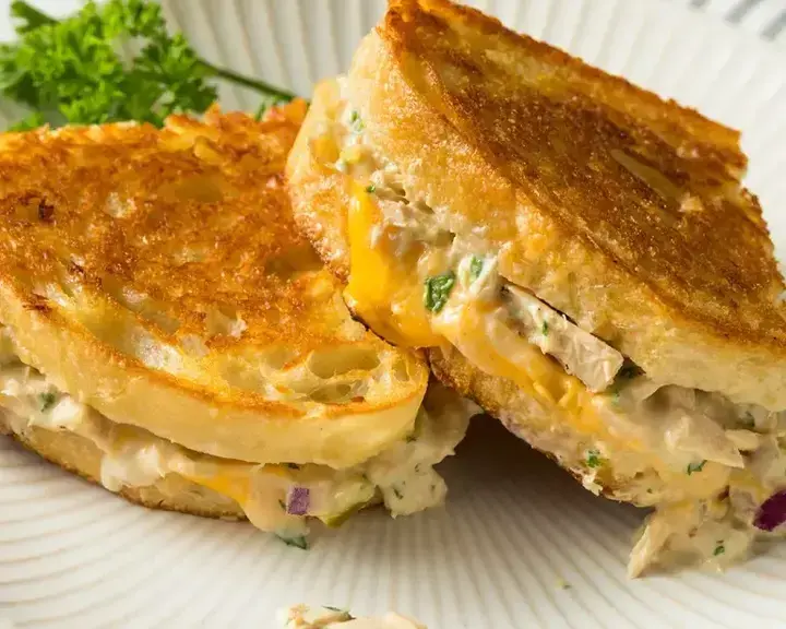 Le Tuna Melt de Heated Rivalry