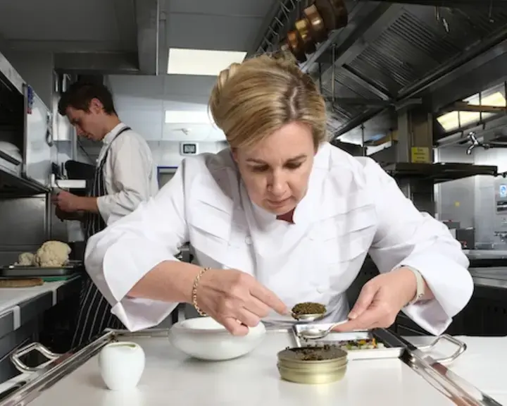 Hélène Darroze : la chef étoilée est la meilleure femme chef du monde