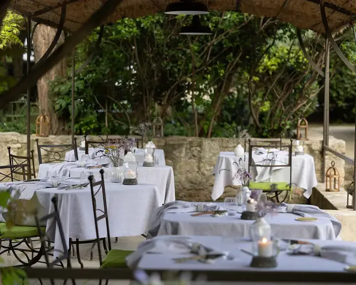 LA TABLE DES AMIS by CHRISTOPHE BACQUIE