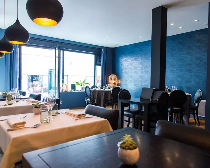 Louise. ( Restaurant &amp; Cave à vin - Épicerie fine )