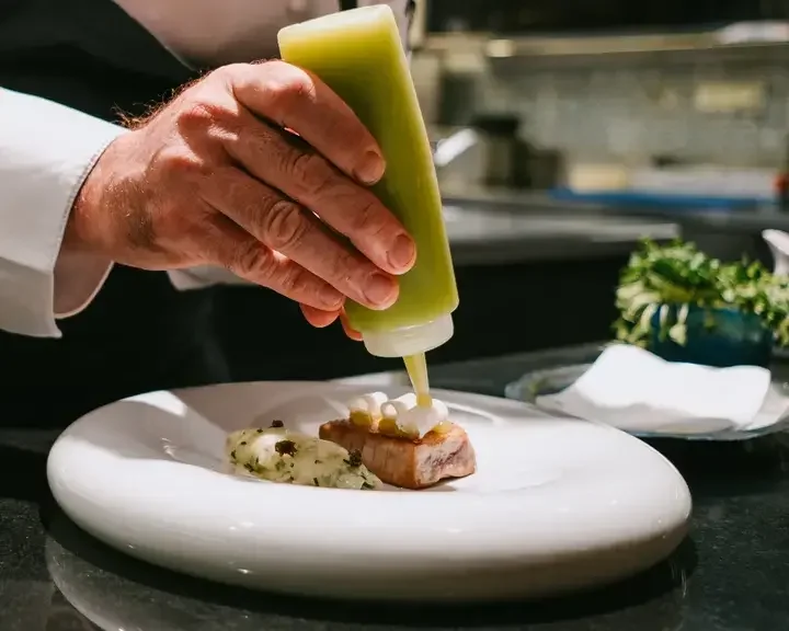 Le cabillaud cuit nacré, glacé au beurre de câpres- Recette Marc Fontanne