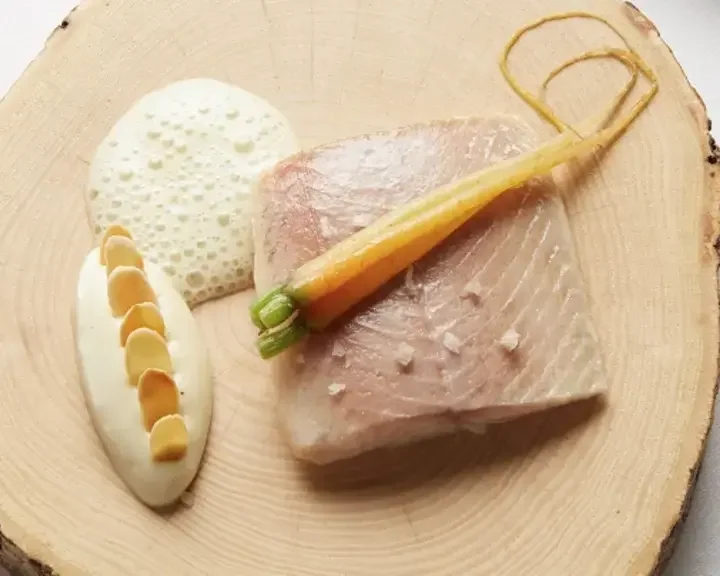 L'omble chevalier de nos montagnes, cuit à la cire d'abeille Vinaigrette tiède au miel et huile de sapin d'Olivier Nasti